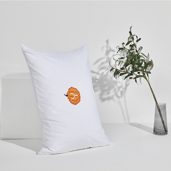 በዲጂታል መንገድ የታተመ ነጭ ትራስ መያዣ